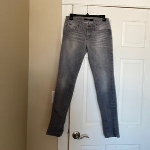 Joe's Jeans Size 26 Fit: CHELSEA
